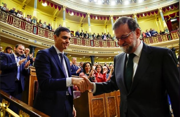 Pedro Sanchez sucede a Mariano Rajoy en la presidencia de España. Foto Reuters