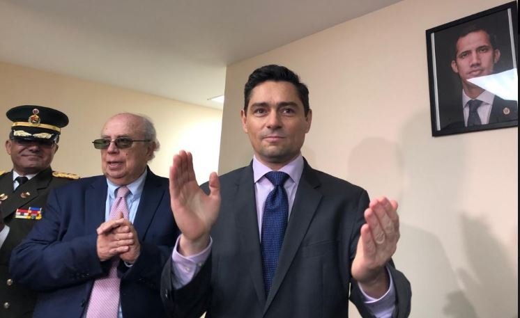 Carlos Vecchio tomó posesión de oficinas consulares venezolanas en Estados Unidos