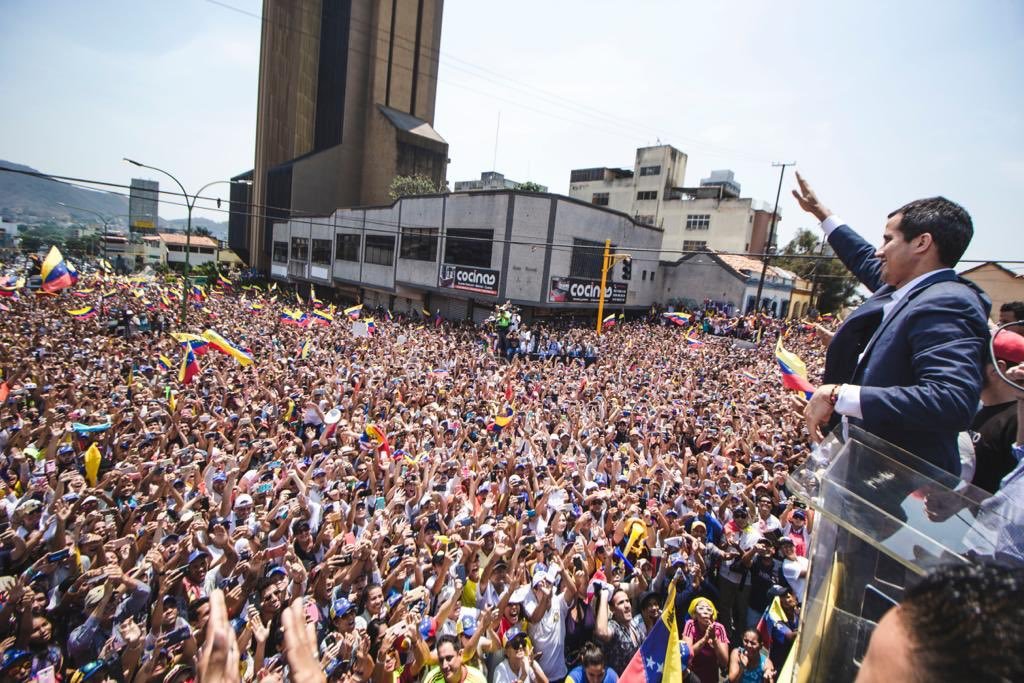 Juan Guaidó recorre Venezuela con gran apoyo popular