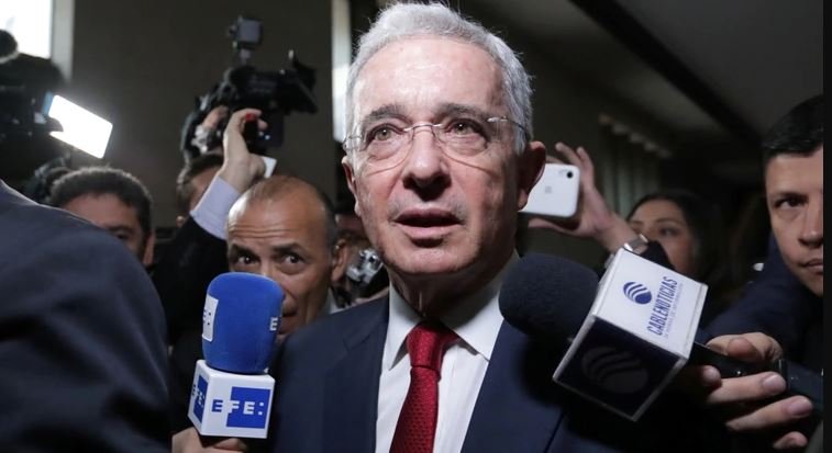 Álvaro Uribe, a su salida del al audiencia con la Corte Suprema de Justicia colombiana
