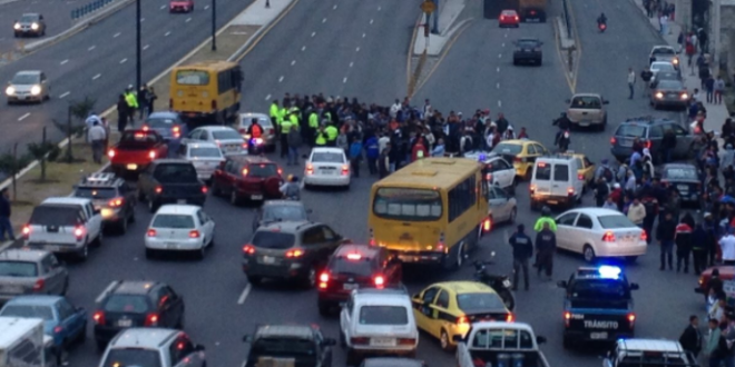 Paro general de transporte y protestas han paralizado a Ecuador tras las medidas económicas implementadas por el gobierno de ese país