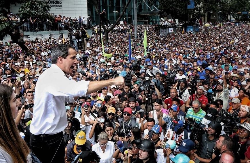 Juan Guaidó llamó a mantenerse en la calle para presionar al gobierno bolivariano