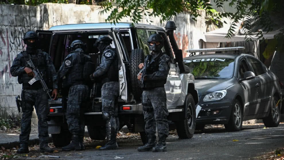 Funcionarios del Sebin asedian hogares de diputados Jorge Millán y Carlos Alberto Lozano