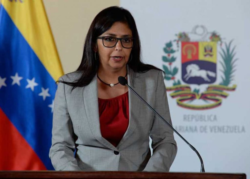 Delcy Rodríguez, vicepresidenta del gobierno bolivariano estuvo gestionando ayuda para comprar vacunas, pero su gestión fue infructuosa