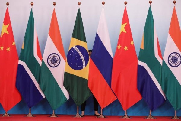 En las circunstancias de guerra no convencional que mantiene al mundo en zozobra, la propuesta del grupo BRICS, puede dar paso a un orden mundial